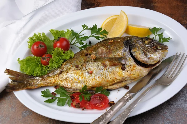 Смажена риба Дорадо — стокове фото