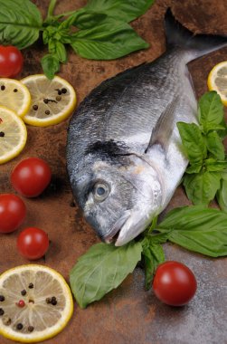 çiğ balık Dorado  