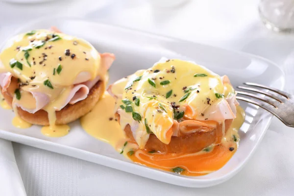 Breakfast Best Eggs Benedict Fried English Bun Ham Poached Eggs — Stock Photo, Image