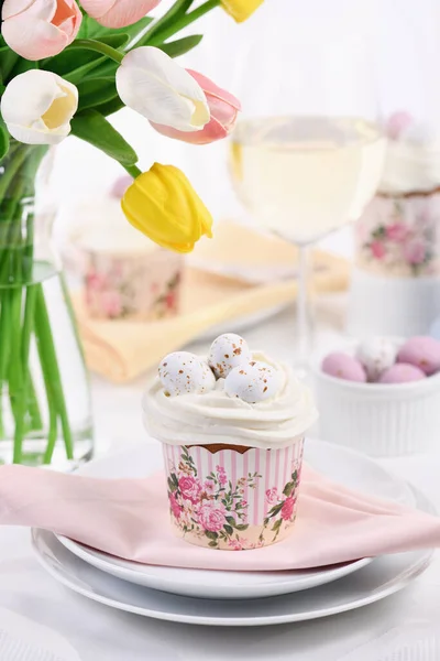 Bird Nest Easter Dessert Muffin Decorated Bird Nest Buttercream Quail — Stock Photo, Image