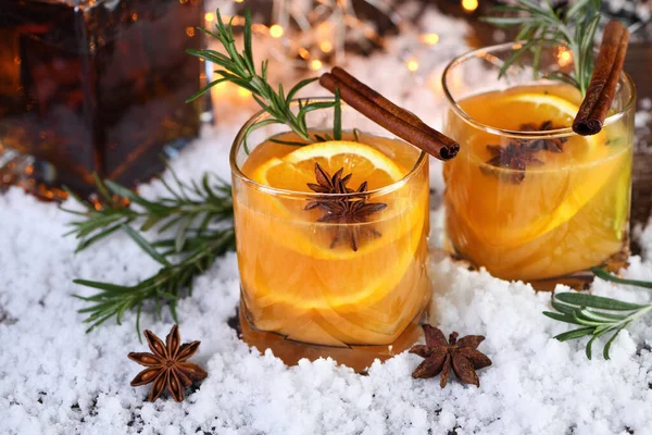 Cocktail Negroni Bourbon Com Canela Com Suco Laranja Anis Estrelado — Fotografia de Stock