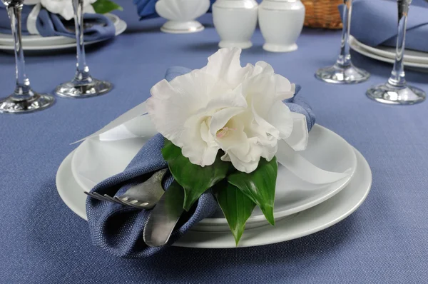 Napkin decorated with flower — Stock Photo, Image