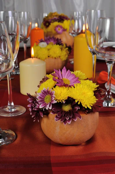 Motivos del otoño en el diseño de la mesa de comedor —  Fotos de Stock