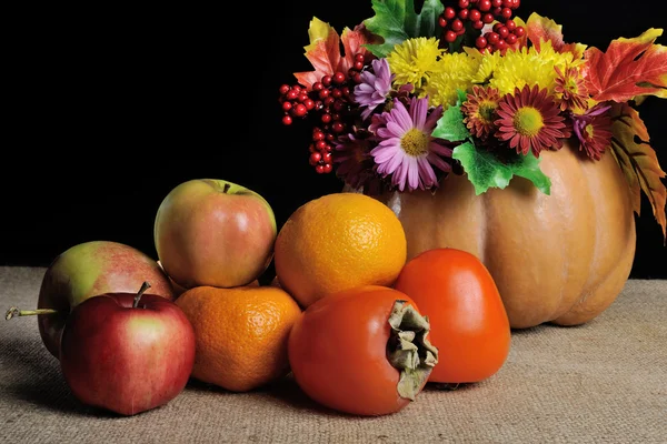 Persimmons, tangerines, apples — Stock Photo, Image