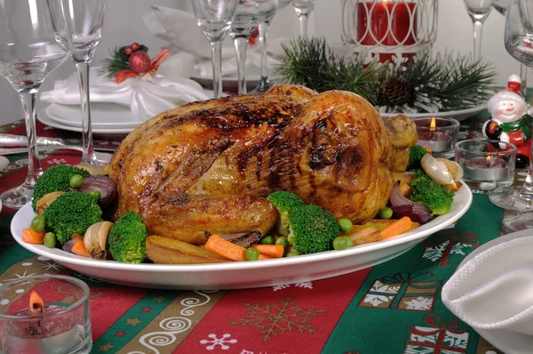 Gebackenes Huhn mit Gemüse — Stockfoto