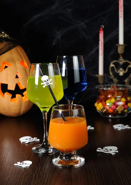 Una variedad de zumos y bebidas para Halloween — Foto de Stock