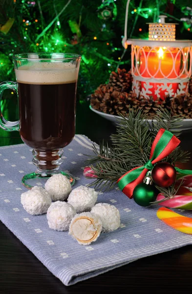 Dolci con tazza di caffè — Foto Stock