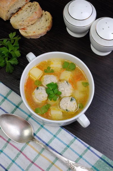 Sopa de frango com almôndegas — Fotografia de Stock