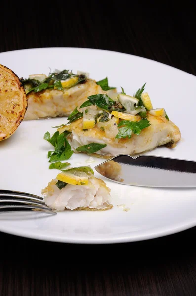 Slice of baked fish pike perch — Stock Photo, Image