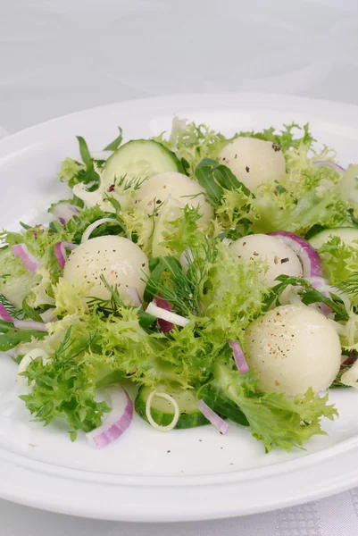 Melonensalat mit Rucola und Gurke — Stockfoto