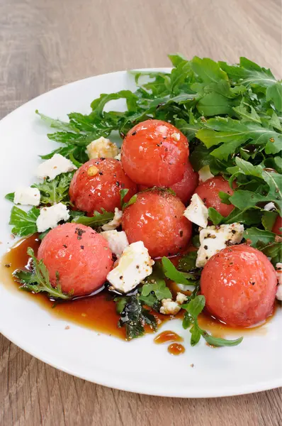 Salada de melancia com rúcula e feta — Fotografia de Stock