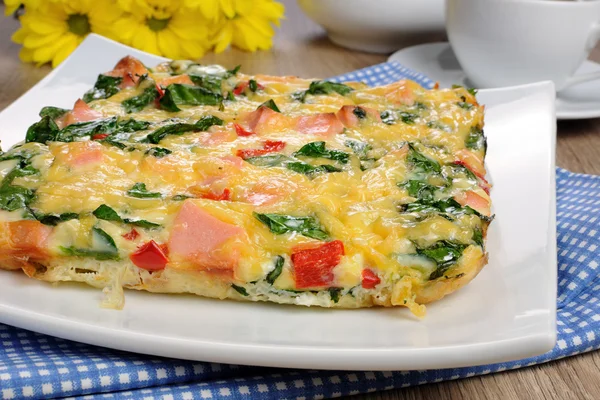 Omelete vegetal com espinafre — Fotografia de Stock