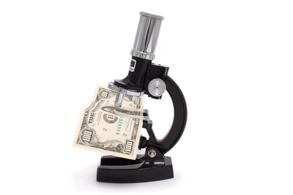 Beyaz arkaplanda mikroskop izole edildi