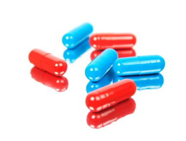 Kırmızı ve mavi tabletleri