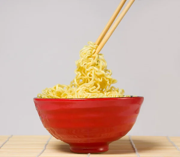 Noodles and chopsticks — Stock Photo, Image