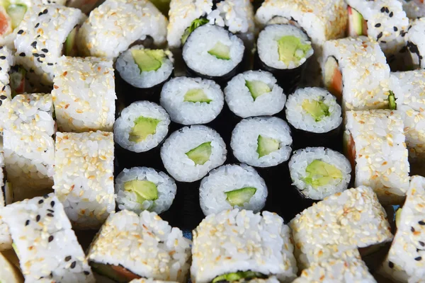 Deliciosos rolos de sushi — Fotografia de Stock