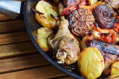 tavada tavuk ve sebze