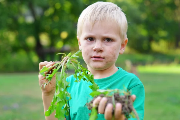 Vuile kleine jongen — Stockfoto