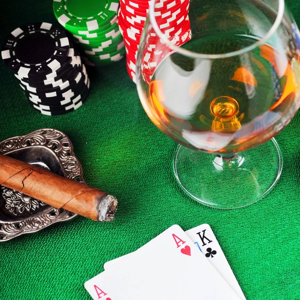 Drink and playing cards — Stock Photo, Image