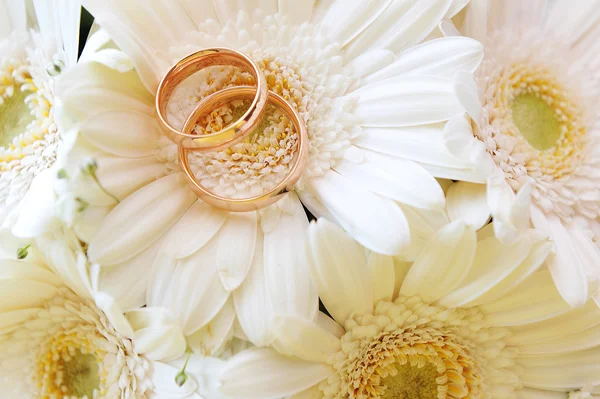 Bouquet et grings de mariage — Photo