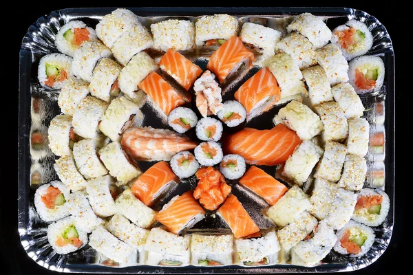 Deliziosi involtini di sushi — Foto Stock