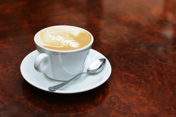 Xícara de Cappuccino com espuma — Fotografia de Stock