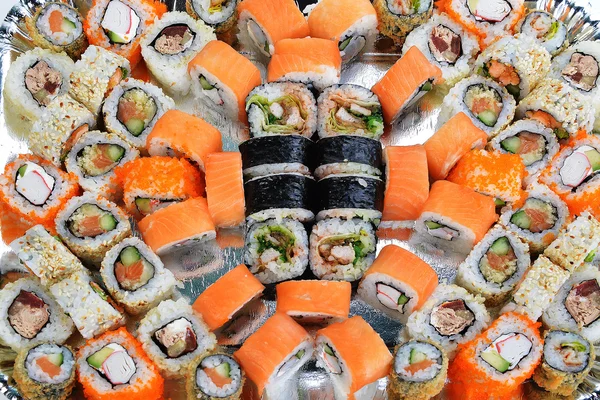 Delicioso conjunto de rolos de sushi — Fotografia de Stock