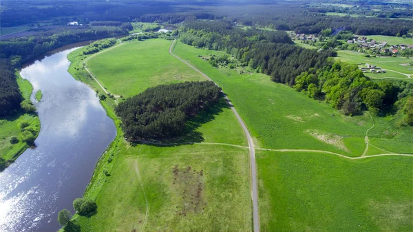 Fluss und blauer Himmel — Stockfoto