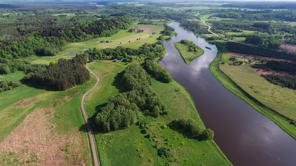 Fluss und blauer Himmel — Stockfoto