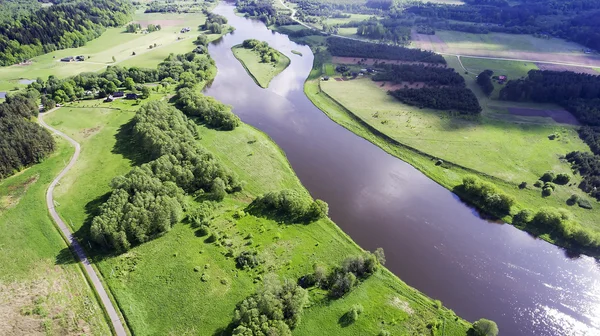 Fluss und blauer Himmel — Stockfoto