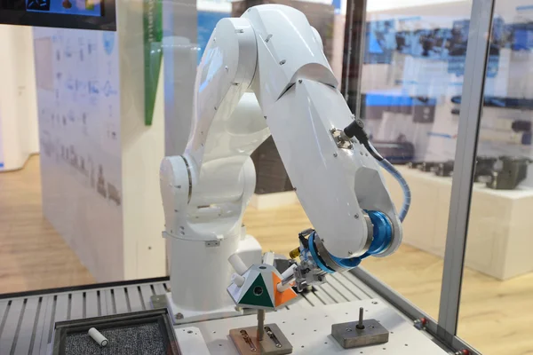 Automatischer Roboterarm — Stockfoto