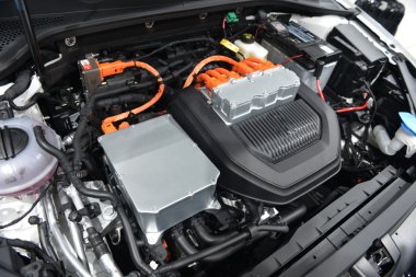  vrouw grijs sport BH zitten cross-benen ogen gesloten 