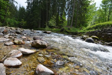 su akışı yamaçlarında