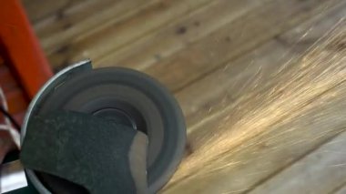 Açı değirmeni çalışma ve ışıltı