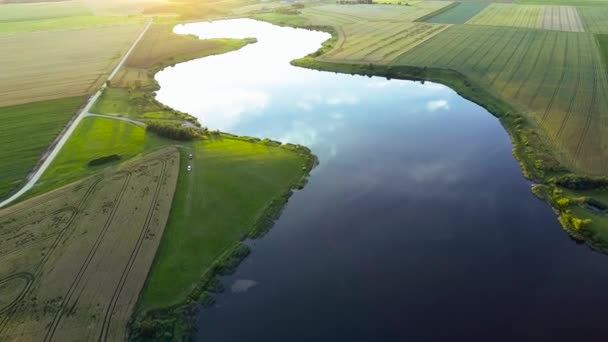 Bellissimo paesaggio fluviale. Vista aerea — Video Stock