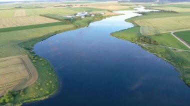 güzel nehir manzarası. Havadan görünümü