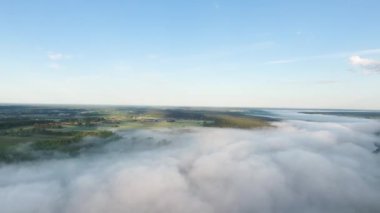uçan landcape sis ile yukarıda
