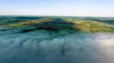 uçan landcape sis ile yukarıda