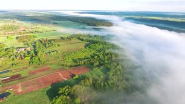 uçan landcape sis ile yukarıda