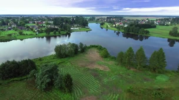 Rivier bij morning die Birds eye view — Stockvideo