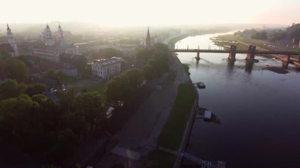 Volo sopra la città vecchia — Video Stock