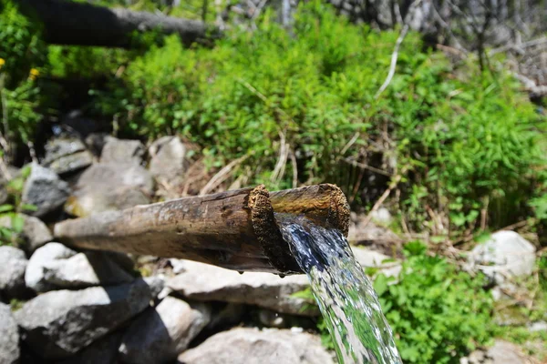 Čistá voda v jarním období — Stock fotografie