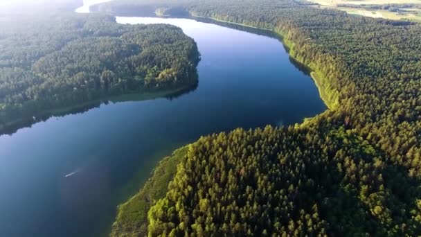 Jezioro piękny widok z lotu ptaka — Wideo stockowe