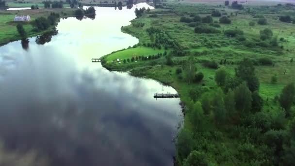 Fluss am Morgen Luftaufnahme — Stockvideo