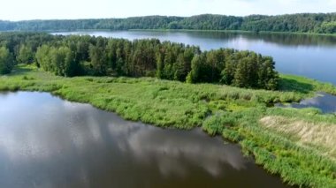 Nehirde sabah havadan görünümü