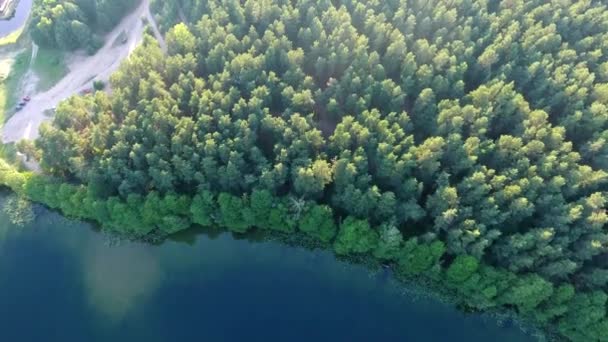 Letecký pohled na krásné jezero — Stock video