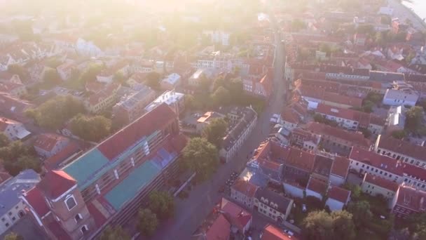 Полет над Старым городом — стоковое видео