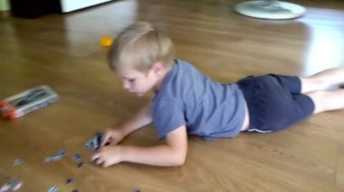 Çocuk plaing bulmaca ile