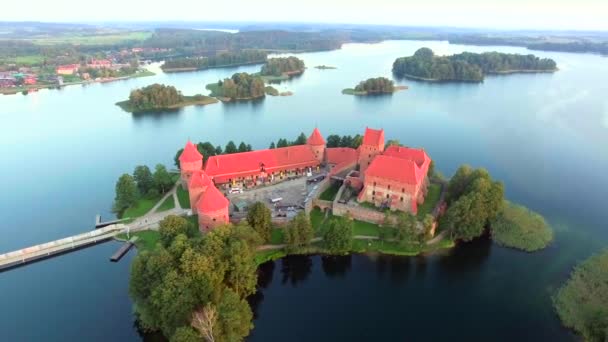 Вид з повітря на старий замок на острові — стокове відео