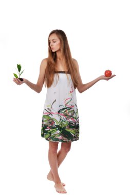 Filiz ve elma ile kadın